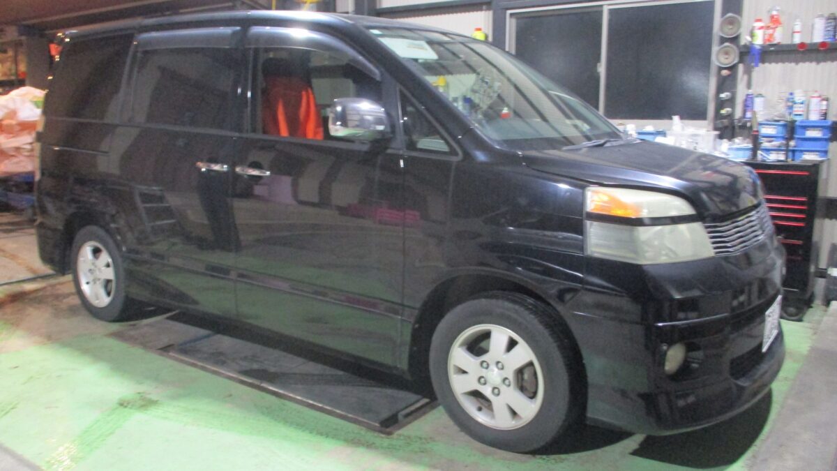 ヴォクシー　パワステオイル漏れ修理　【三重県多気郡明和町】