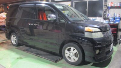 ヴォクシー　パワステオイル漏れ修理　【三重県多気郡明和町】